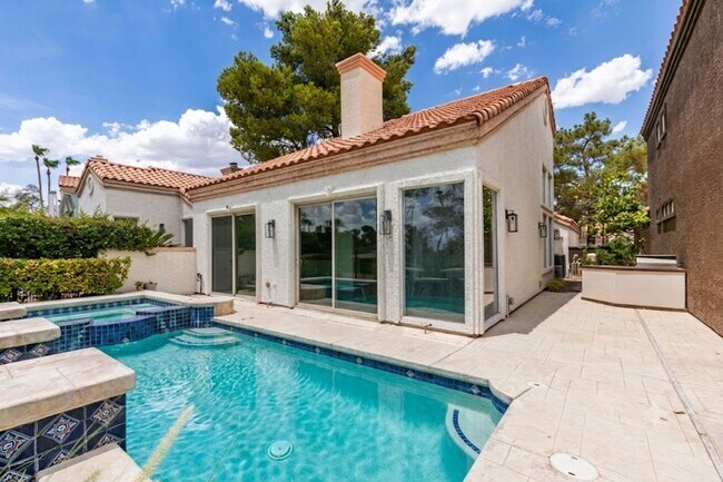 Building Photo - 3 Bedroom, 2.5 Bath Golf Course Home in Guard-Gated Canyon Gate