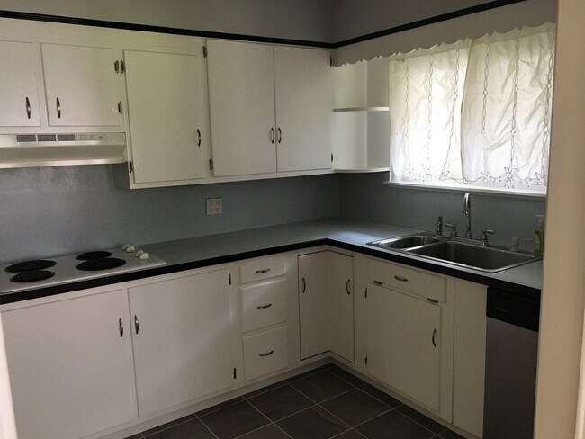 Building Photo - 465 Ontario St