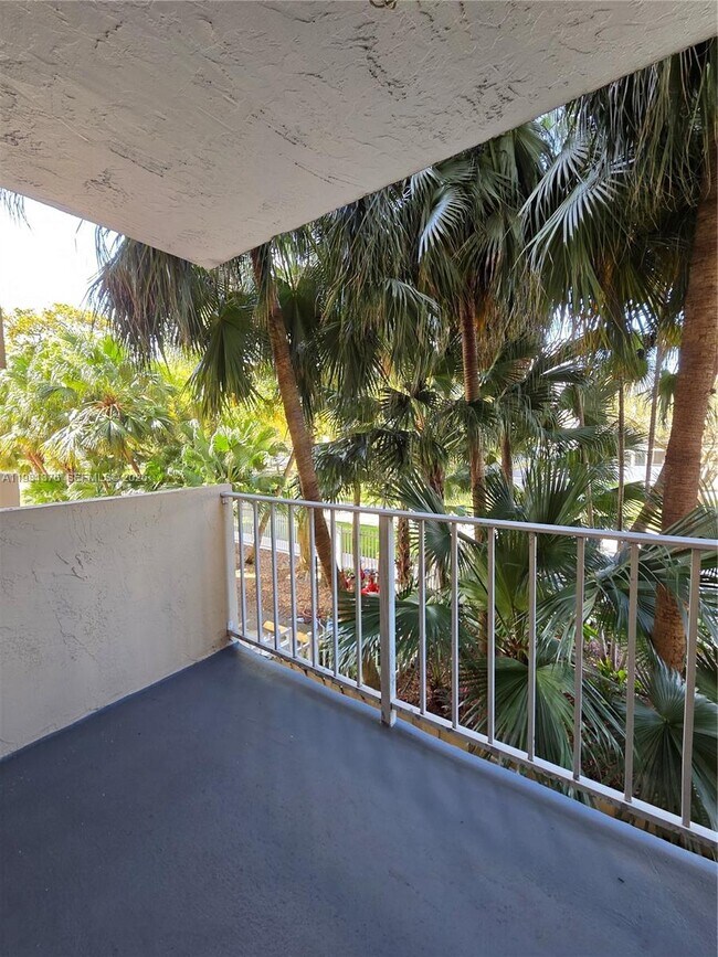 Building Photo - 2350 NE 135th St