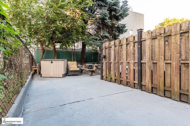 Building Photo - 314 Graham Ave