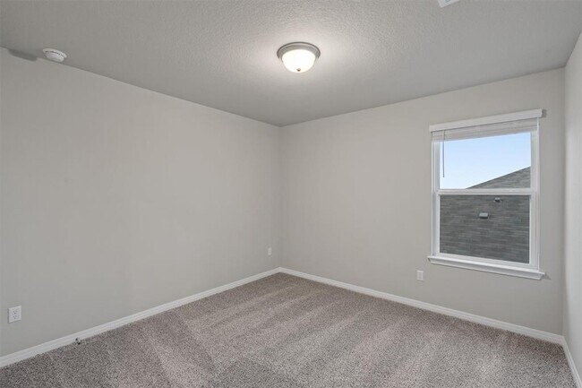Building Photo - 528 Loriner Wy