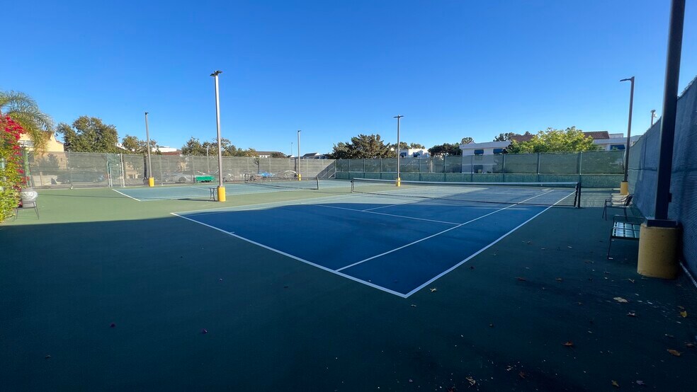 Building Photo - 3927 Nobel Dr