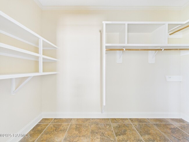 Building Photo - 236 Shadowbrush Bend