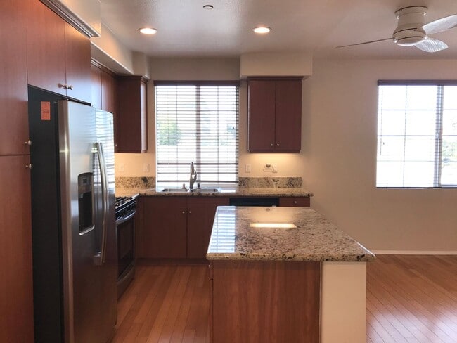 Building Photo - Located in the very popular northwest area...