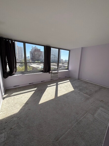 Building Photo - 3550 N Lake Shore Dr