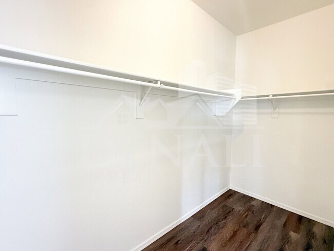 Building Photo - 1275 E Marcella Ln