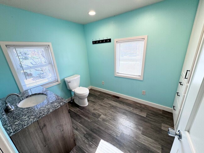 Building Photo - 408 Ave