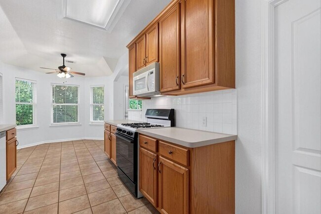 Building Photo - 1402 Club Chase Dr