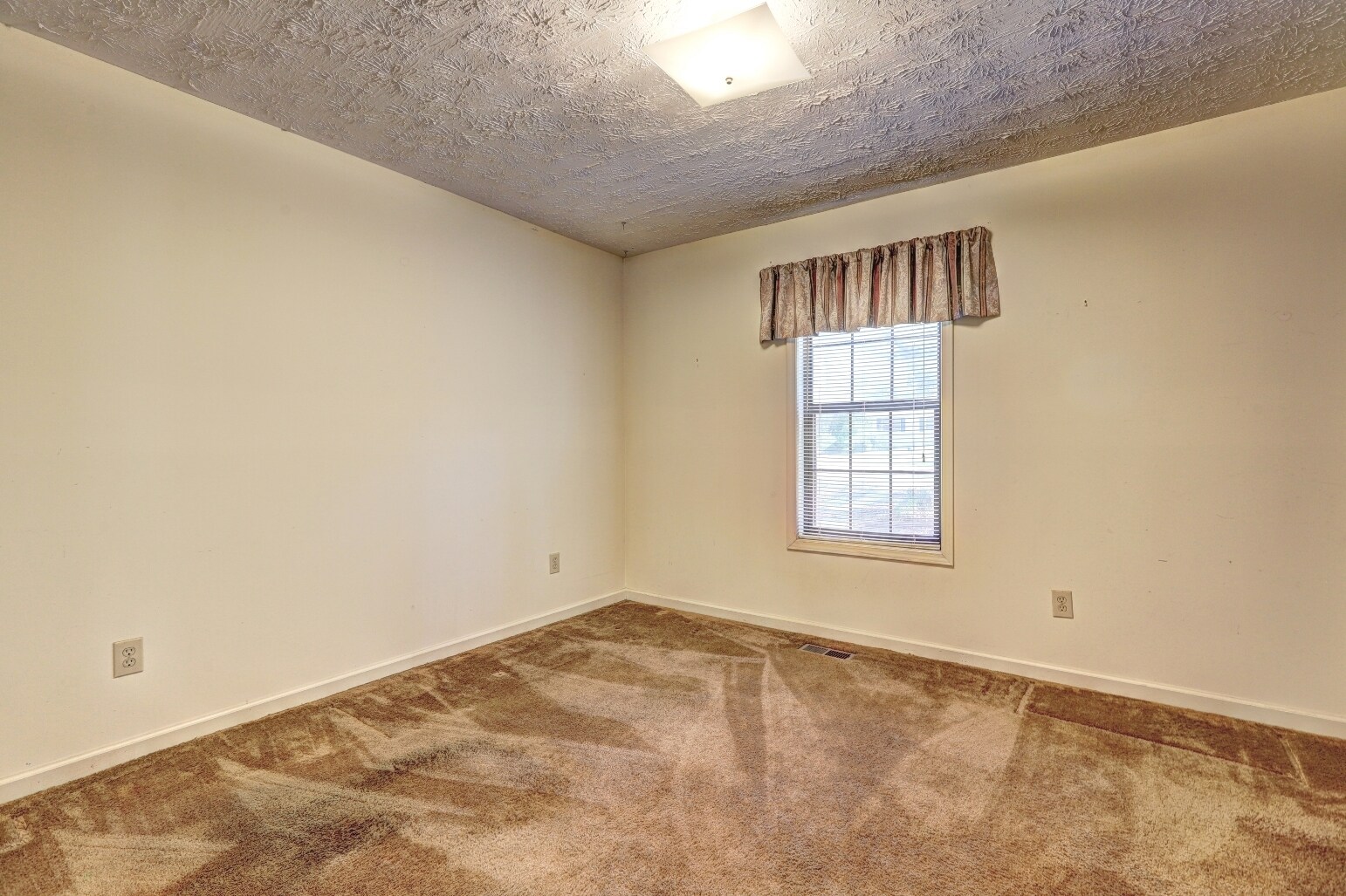 Building Photo - 503 Fayetteville Rd