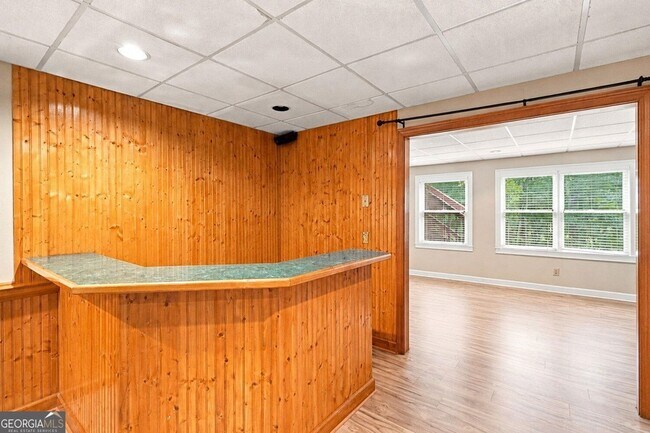 Building Photo - 3535 Claridge Dr NE