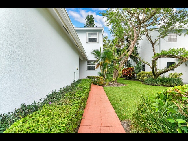 Building Photo - 17052 Boca Club Blvd