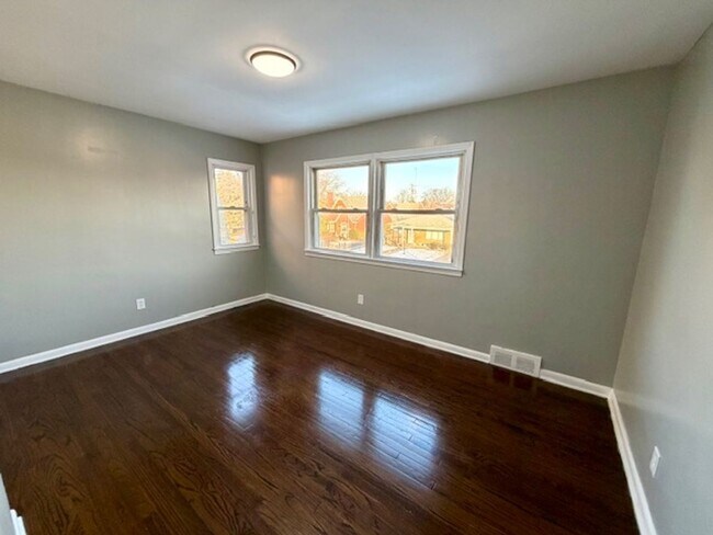 Building Photo - Three bedroom One and a half bath Brick Colonial home for lease