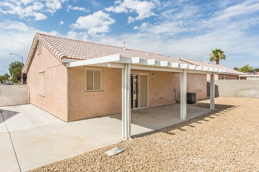 Building Photo - 4026 W Red Coach Ave