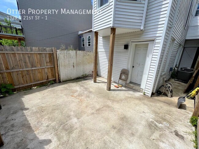Building Photo - 1329 N 21st St