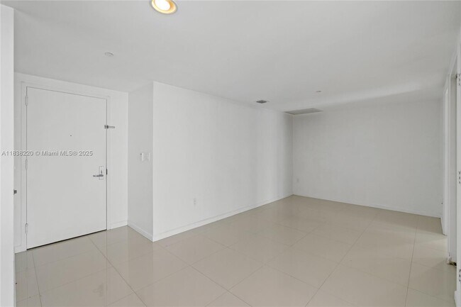 Building Photo - 495 Brickell Ave