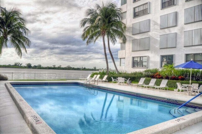 Building Photo - 2860 S Ocean Blvd