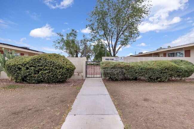 Building Photo - 10547 W Coggins Dr