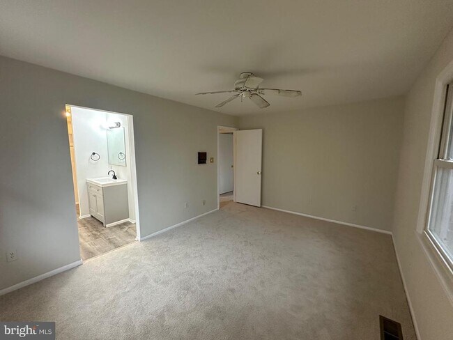 Building Photo - 4037 Olney Laytonsville Rd