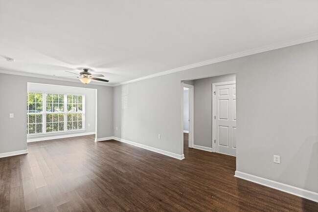 Building Photo - 2820 Bloomfield Ln