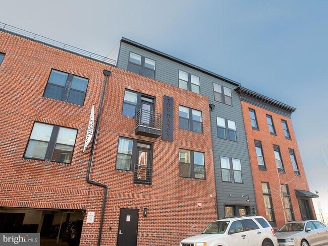 Building Photo - 1702 Light St