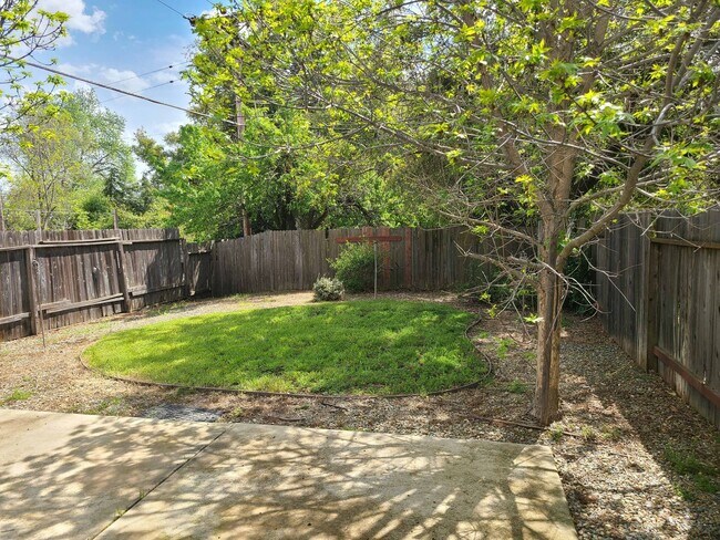 Building Photo - 6616-6618 Summer Rain Way