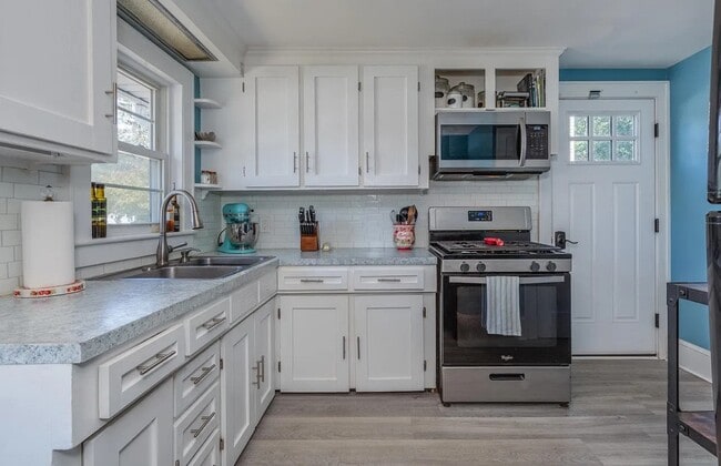 Building Photo - 52 Dickey St