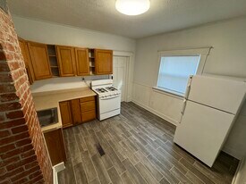 Building Photo - 1006 Fremont St