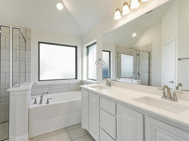 Building Photo - 2614 W Argyle Ln