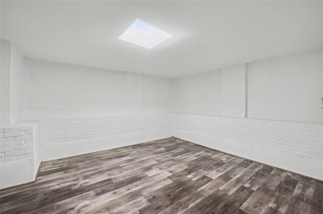 Building Photo - 2352 2nd Ave