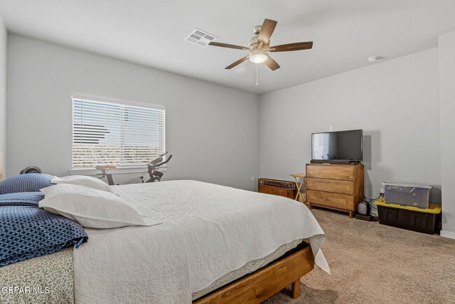 Building Photo - 51049 Fox Trl Ave