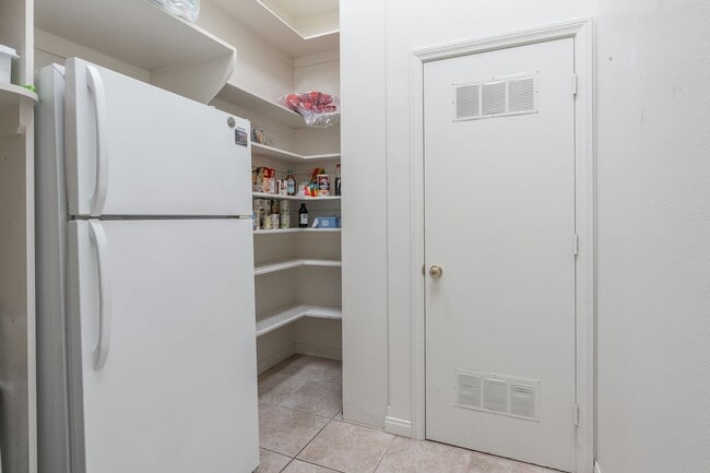 Building Photo - Mountain View Haven