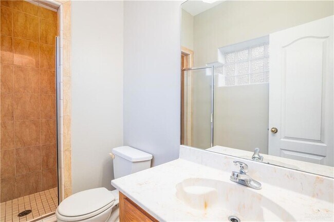 Building Photo - 604 Buena Vista Dr