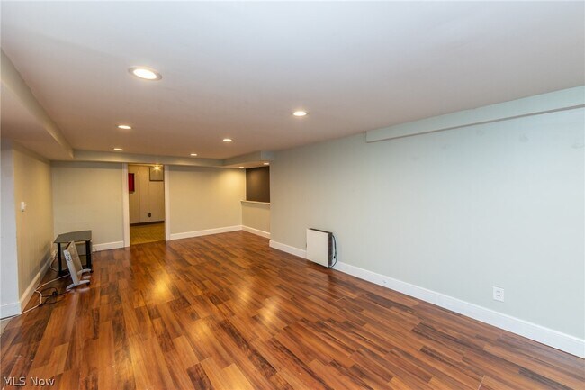 Building Photo - 9423 Highland Dr