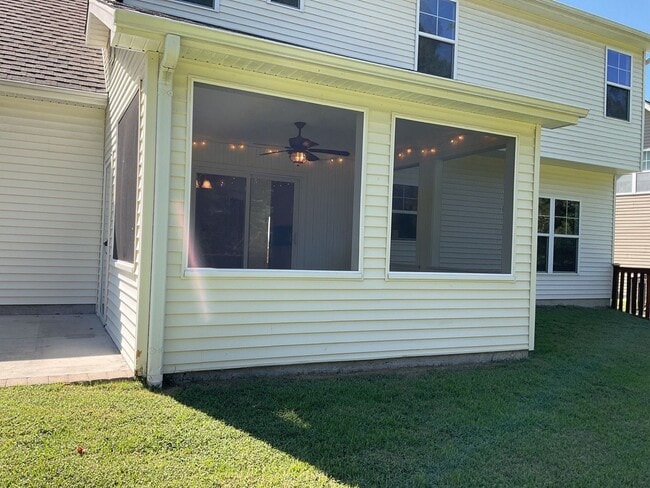 Building Photo - 4 Bedroom 2.5 Bathroom located in Old Mill...