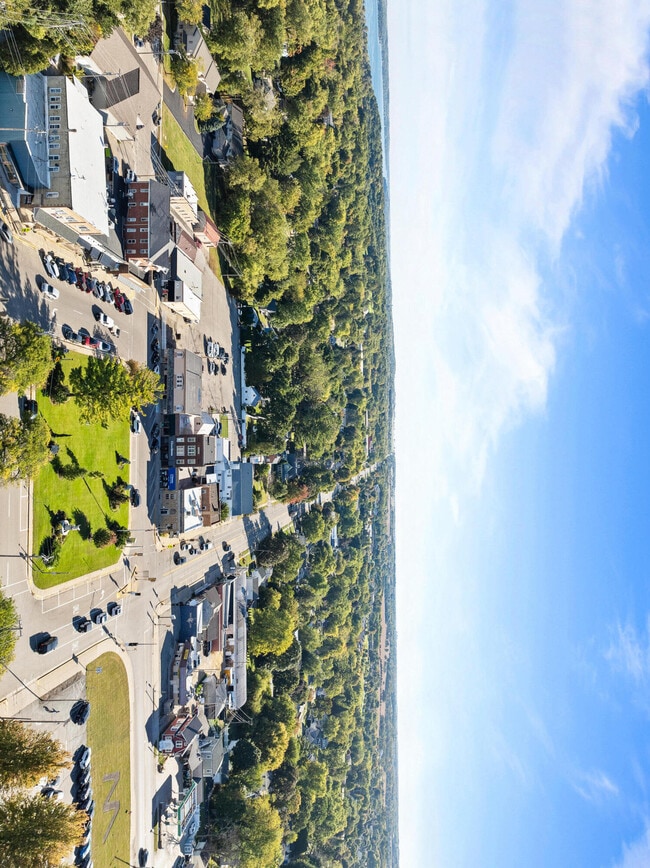 Building Photo - 106 N Main St