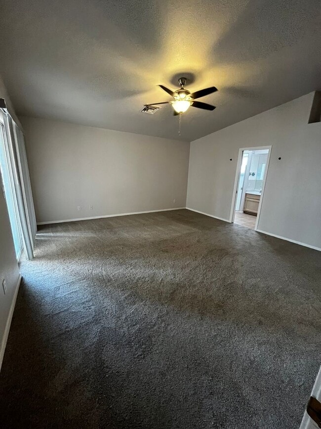 Building Photo - 3 Bedroom - 2 Bath - POOL HOME