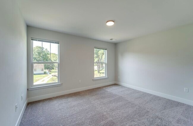 Building Photo - 7 Limox Ln