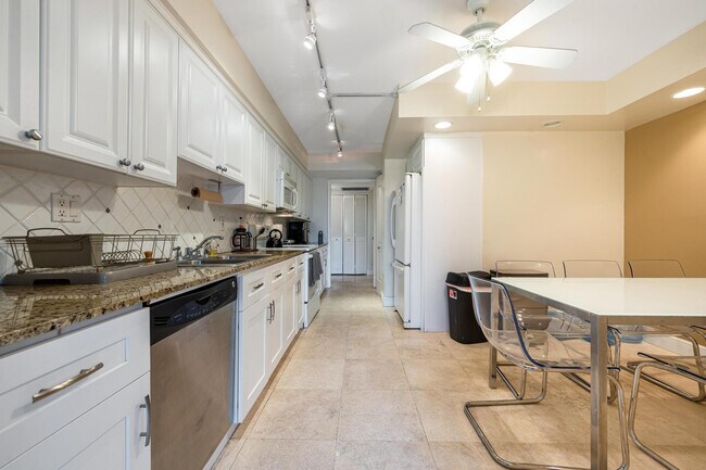 Building Photo - 5100 N Ocean Blvd