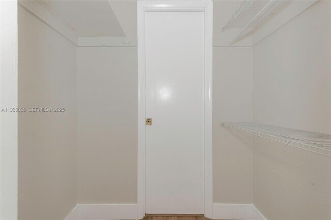 Building Photo - 16800 NE 15th Ave