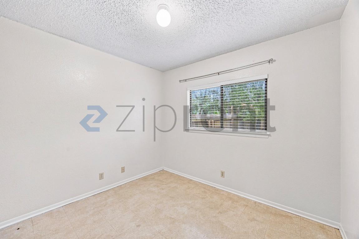 Building Photo - Unit