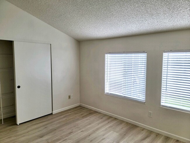 Building Photo - Updated 2 Bedroom Condo in Rohnert Park w/...