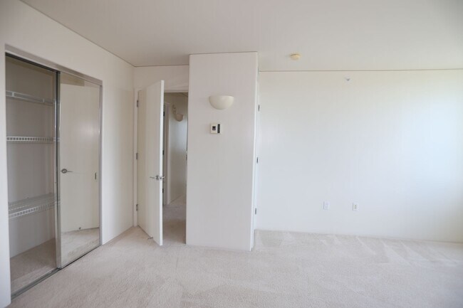 Building Photo - Hawaiki Tower - 2 bedroom, 2 bath with 2 c...