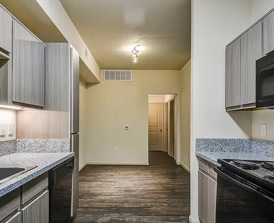 Building Photo - 1515 Sandy Springs Rd