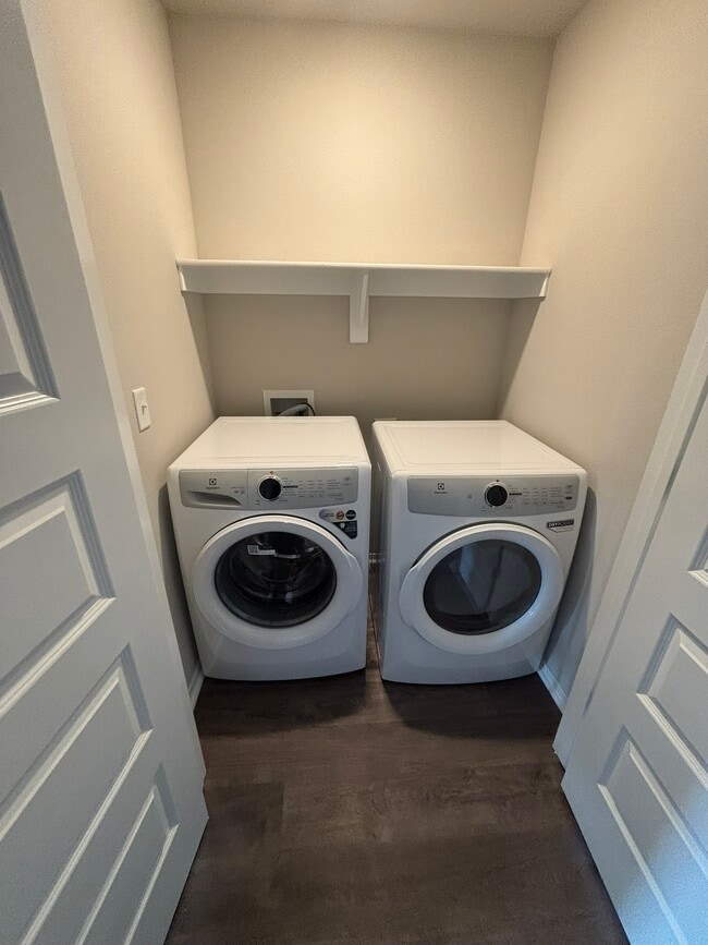 Building Photo - 3412 SW Adoration St