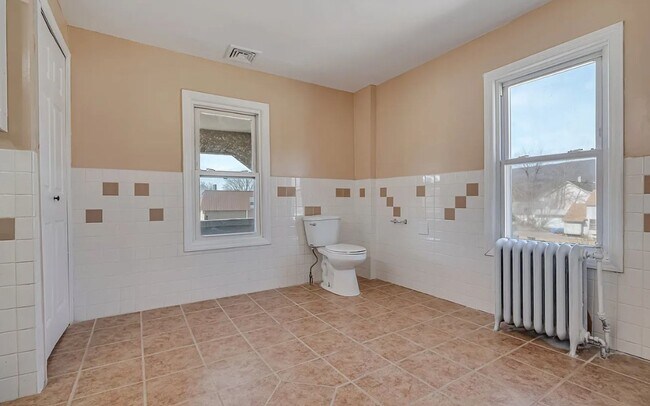 Building Photo - Newly renovated 6-bedroom, 2-bath single-family home - OPEN HOUSE - Saturday, August 1st @ 12noon