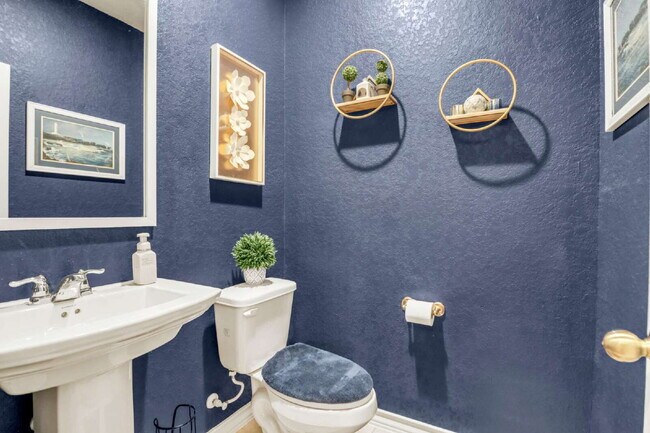 Building Photo - "Spacious 4-Bedroom Haven with 3 Full Baths in San Antonio's Charming Davis Ranch!"
