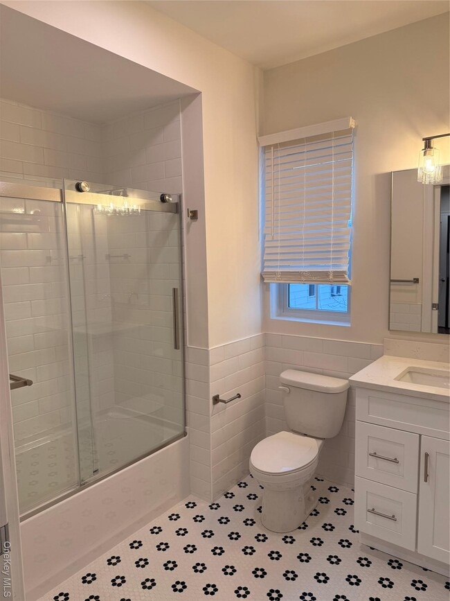 Building Photo - 122 Greenwich Ave