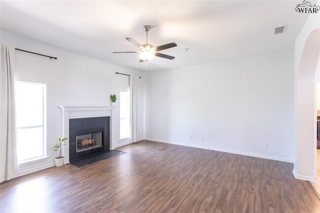 Building Photo - 6051 Laci Ln