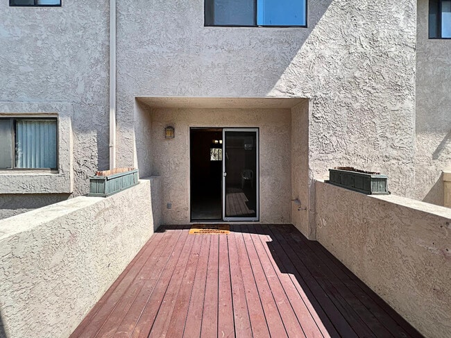 Building Photo - 9993 Paseo Montril