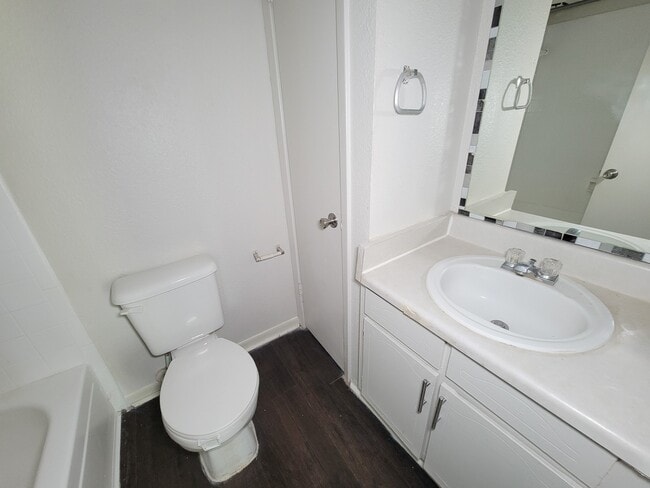 Building Photo - 101 Brookside Ln